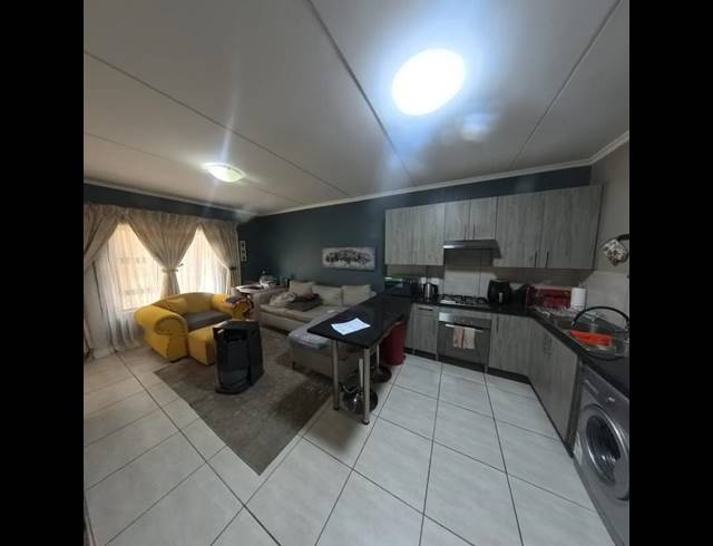 2 BEDROOM APARTMENT FOR SALE IN GLEN AUSTIN